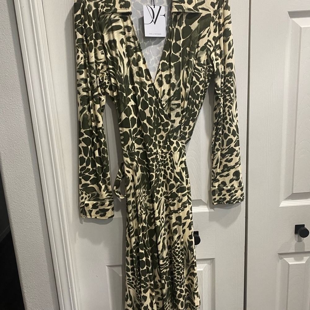 Diane Von Furstenberg New Jeanne Two Wrap Dress. Olive Feather Leopard Sz. 14